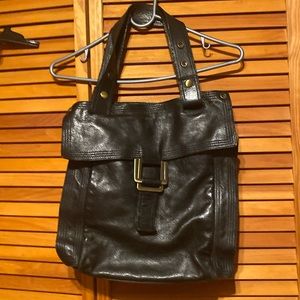 Nice tote bag with 2 adjustable handle interior pockets front and back